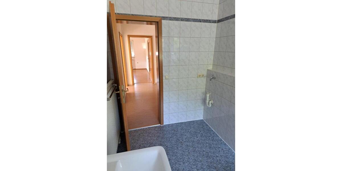 Erdgeschoßwohnung Deggendorf - 3 Zimmer, 84 m&sup2;, 830&euro; | Angebot:25868399