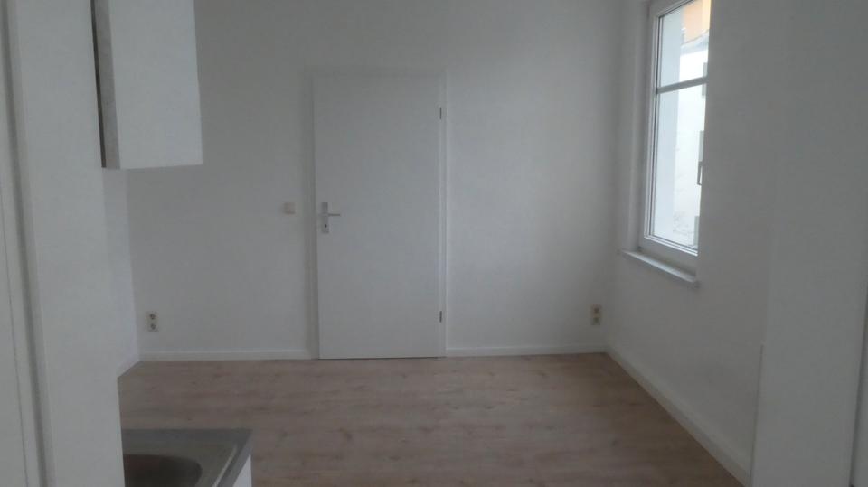 Etagenwohnung Glauchau - 2 Zimmer, 27 m&sup2;, 280&euro; | Angebot:26479193