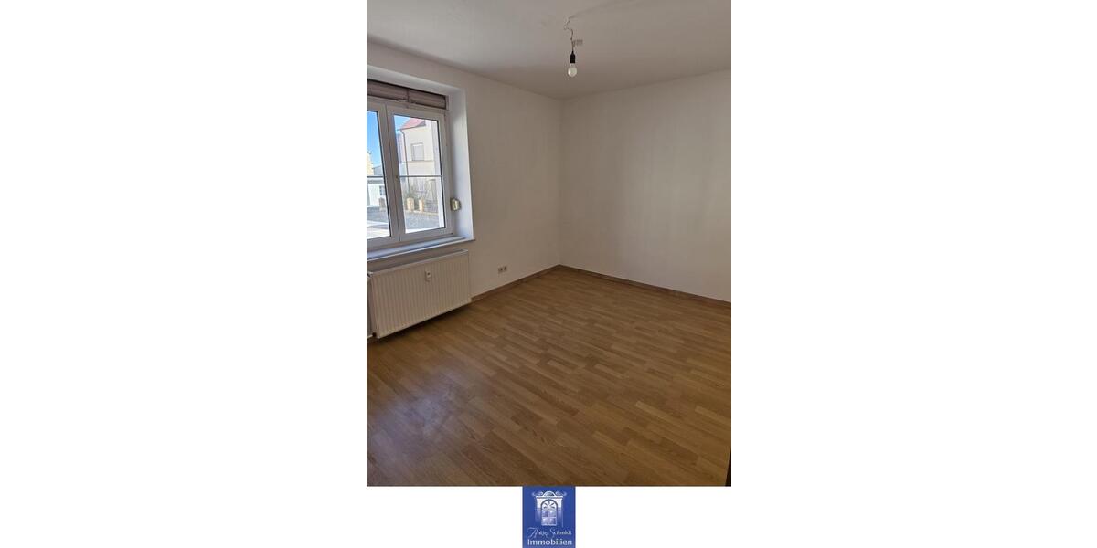 Erdgeschoßwohnung Großschirma - 4 Zimmer, 74 m&sup2;, 475&euro; | Angebot:26432015