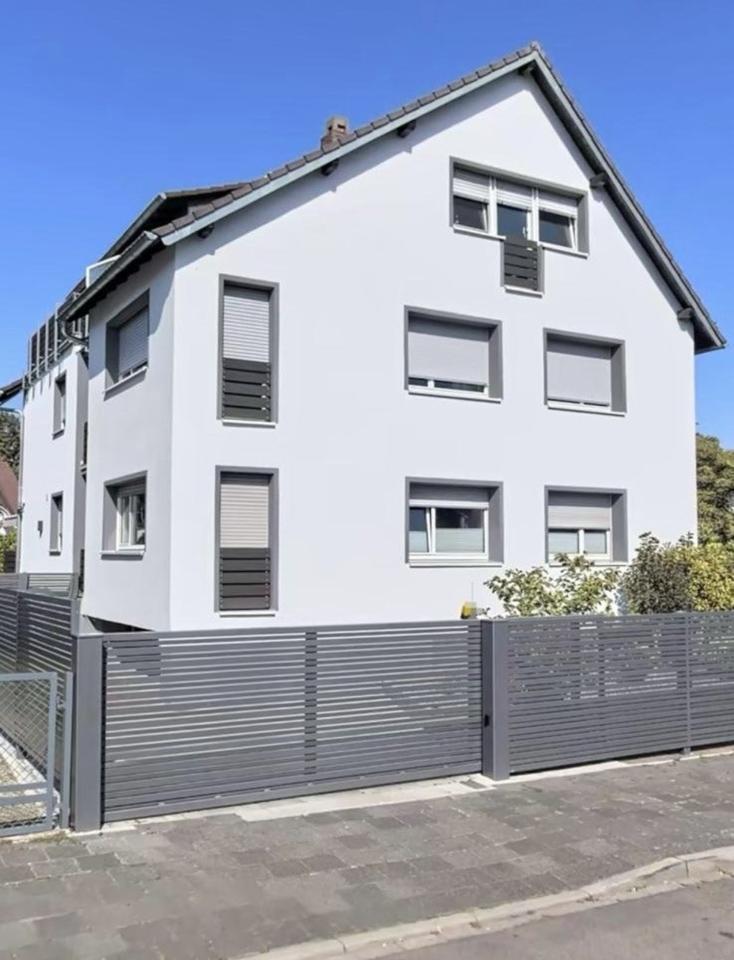 Schöne Dachgeschosswohnung 1 Zi mit Balkon Einbauküche – 48 qm zimmer