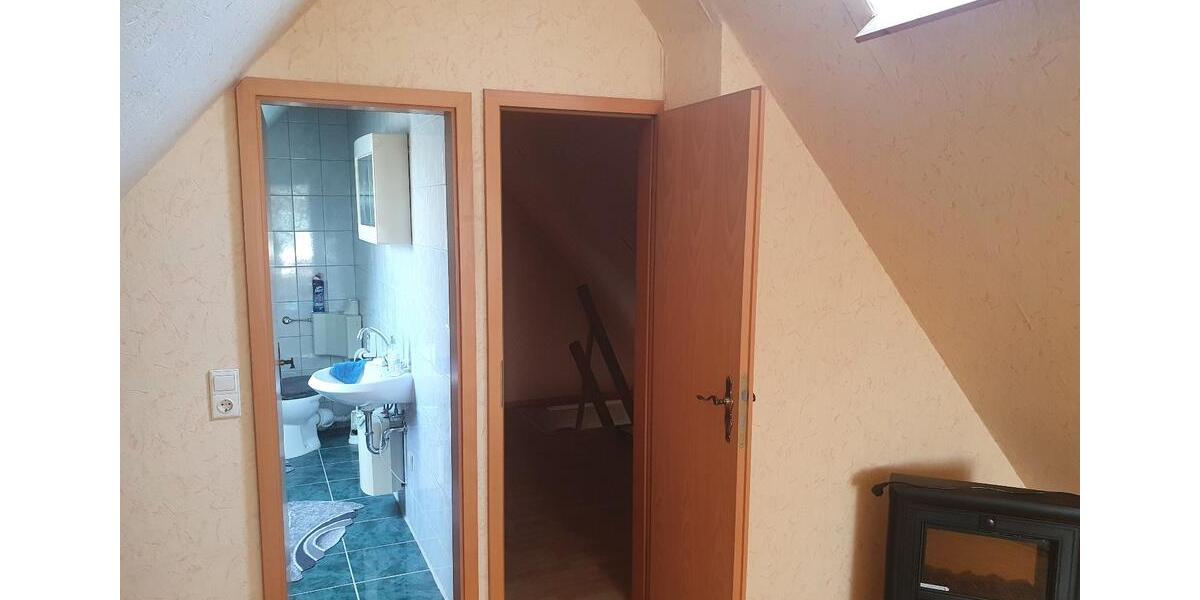 Sehr komf., ruhige Wohnung mit EBK,Solar,Kamin,Balkon, Stellpl. 4 zimmer
