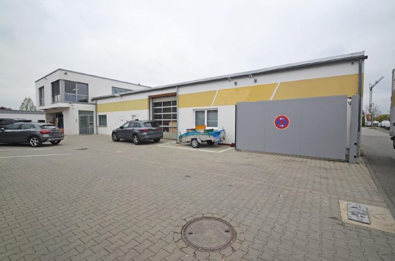 Gewerbehalle mit Büroeinheiten und Lagerfläche zimmer