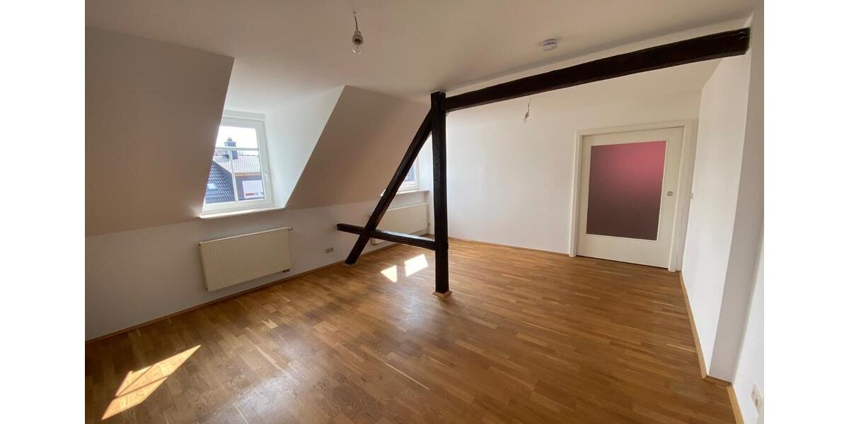 Dachgeschoßwohnung Wurzen - 2.5 Zimmer, 64 m&sup2;, 450&euro; | Angebot:26023074