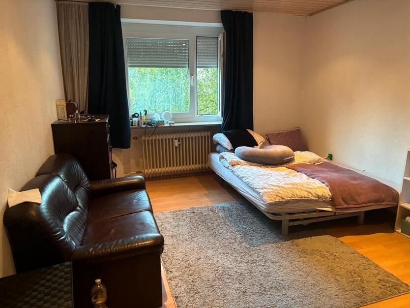 Ab sofort freies Zimmer in 3-Zimmer-Wohnung für Frauen