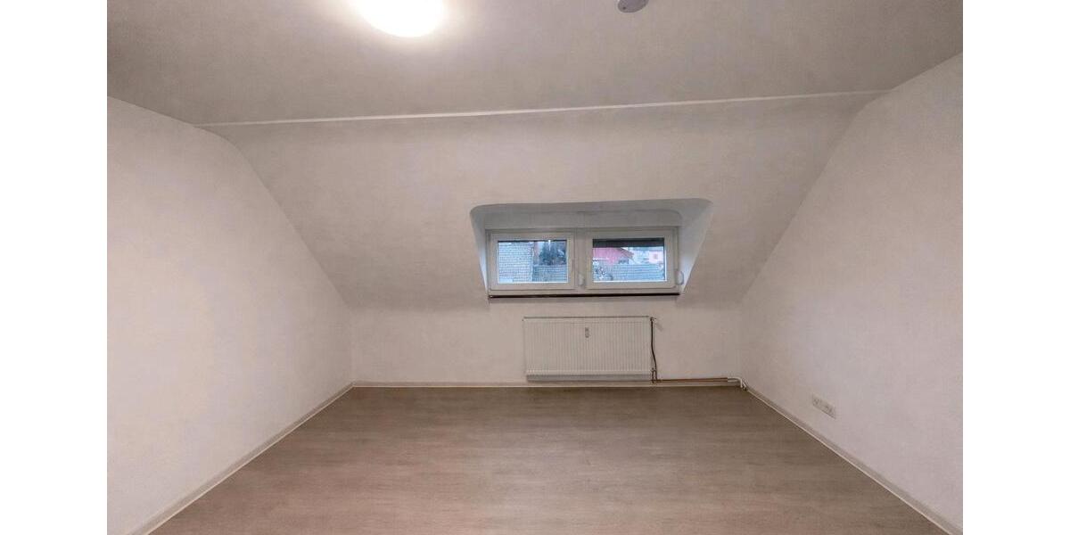 Dachgeschoßwohnung Völklingen - 4 Zimmer, 70 m&sup2;, 600&euro; | Angebot:25056987