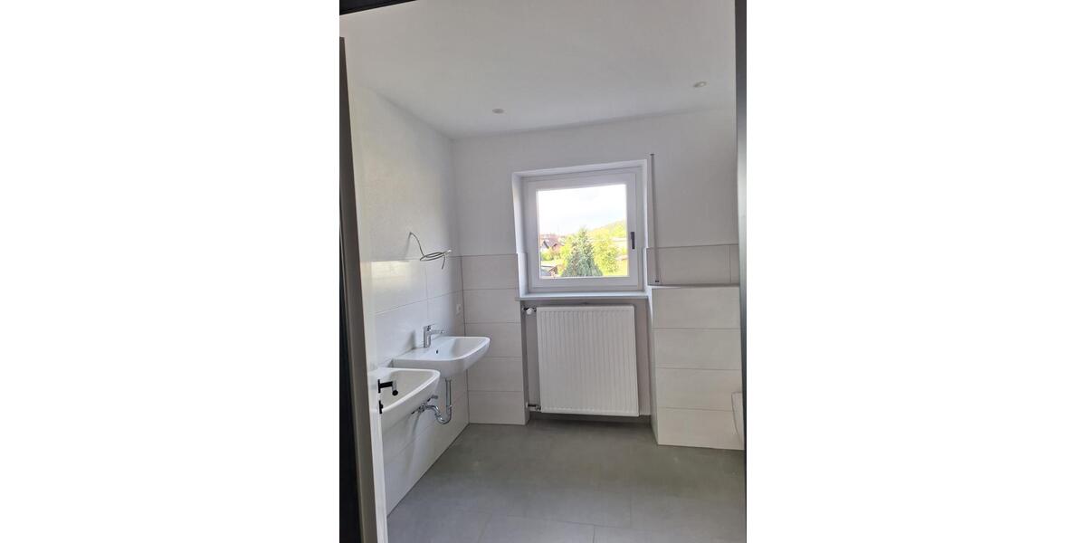 Etagenwohnung Kümmersbruck - 7 Zimmer, 170 m&sup2;, 1.490&euro; | Angebot:26602908