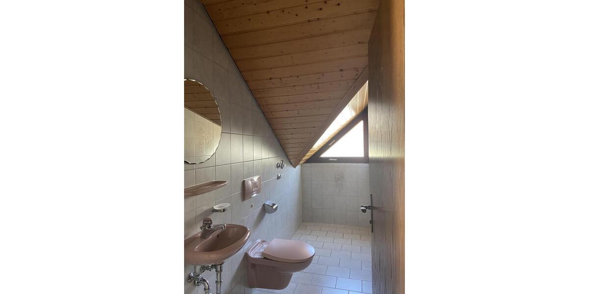 Dachgeschoßwohnung Winnenden - 3.5 Zimmer, 106 m&sup2;, 1.150&euro; | Angebot:25992753