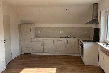 Vermietung 2 Zimmer DG Wohnung neu saniert Waldprechtsweier zimmer
