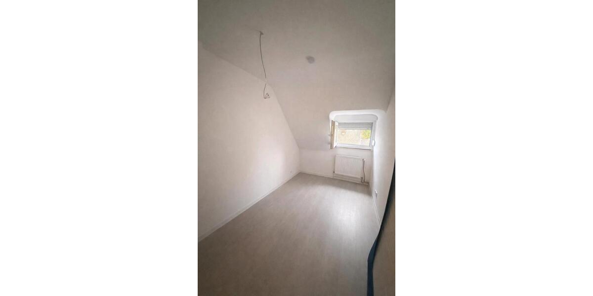 Dachgeschoßwohnung Völklingen - 4 Zimmer, 70 m&sup2;, 600&euro; | Angebot:24813703