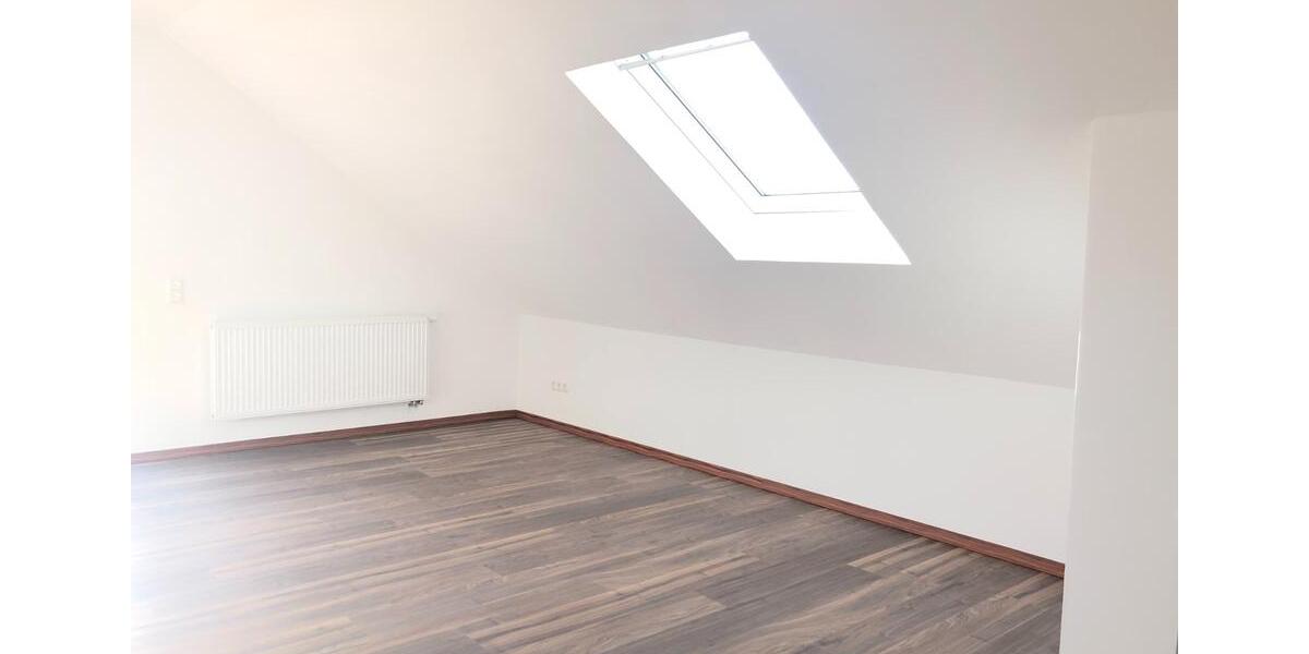 Dachgeschoßwohnung Crailsheim - 4 Zimmer, 115 m&sup2;, 1.090&euro; | Angebot:26618471