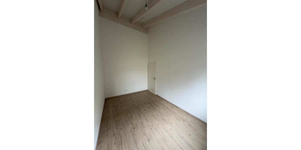 Dachgeschoßwohnung Neuffen - 3 Zimmer, 93 m&sup2;, 1.550&euro; | Angebot:26130342