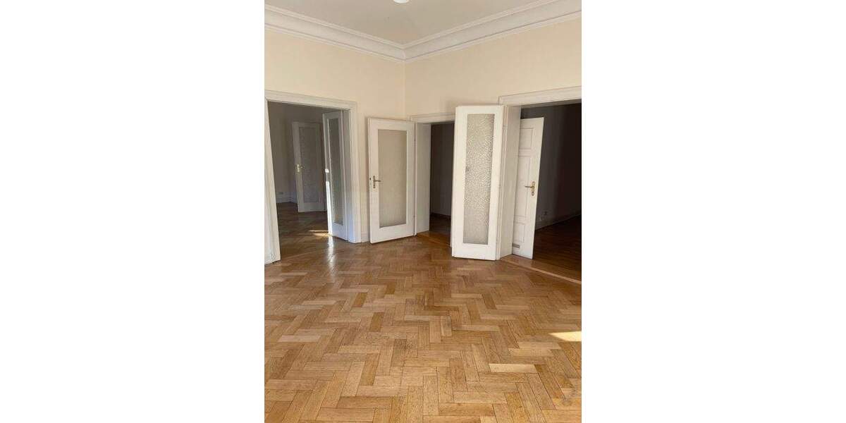 Etagenwohnung Fürth Innenstadt - 3 Zimmer, 130 m&sup2;, 1.300&euro; | Angebot:25705384