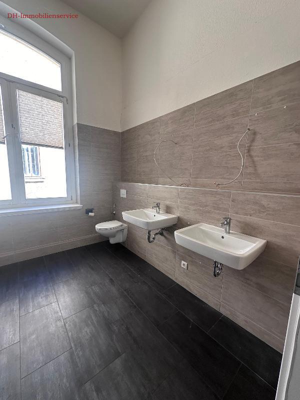 Luxuriöse 4-Raum-Wohnung mit ca. 154 m², Whirl-Poolwanne & einem gepflegten Garten in zentraler Lage von Meerane