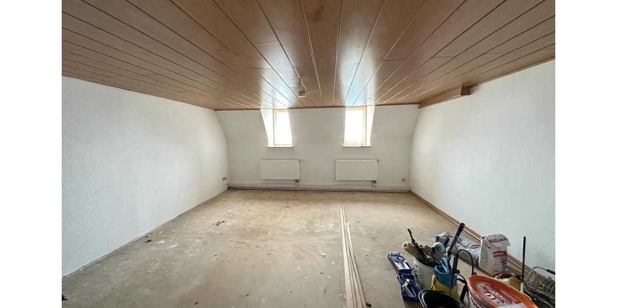 Dachgeschoßwohnung Seifhennersdorf - 3 Zimmer, 79 m&sup2;, 305&euro; | Angebot:24766839