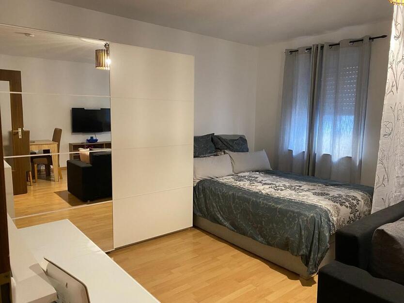 Helle & Voll Möblierte 1,5-Zimmer-Wohnung in Zentraler Lage – ab