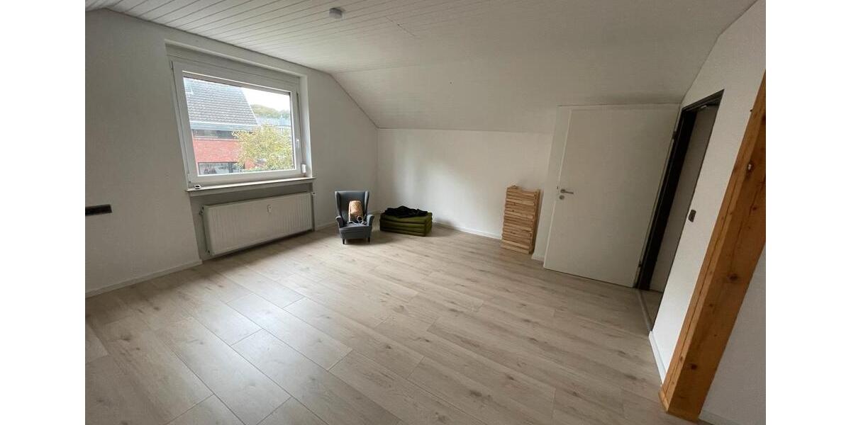 Dachgeschoßwohnung Edewecht - 2 Zimmer, 69 m&sup2;, 650&euro; | Angebot:26448357
