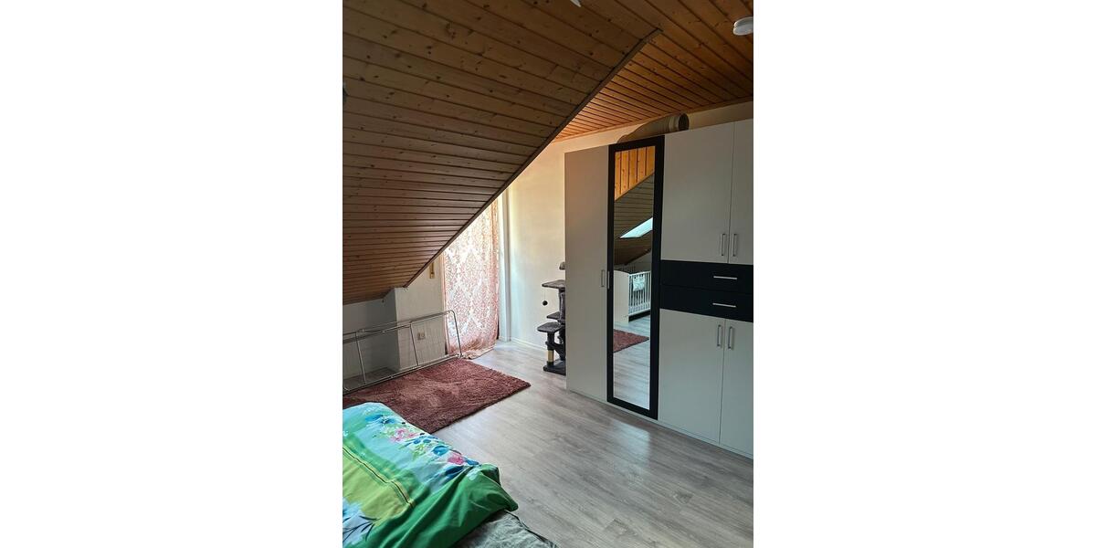 Dachgeschoßwohnung Aßlar - 3 Zimmer, 86 m&sup2;, 1.100&euro; | Angebot:25749667
