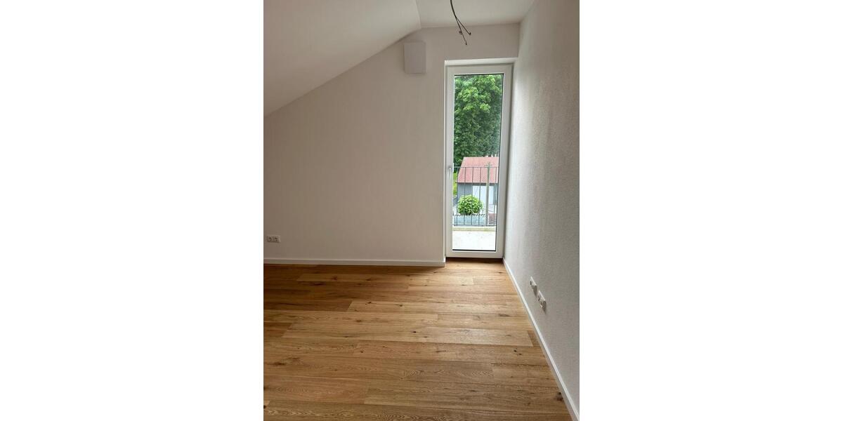 Dachgeschoßwohnung Langquaid - 3 Zimmer, 85 m&sup2;, 950&euro; | Angebot:26441002