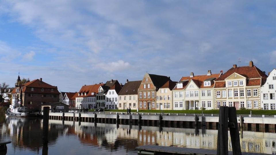 Erdgeschoßwohnung Glückstadt - 3 Zimmer, 76 m&sup2;, 879&euro; | Angebot:26400256