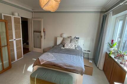 Charmante Altbauwohnung in zentraler Lage – mit Balkonen, Garage 2 zimmer