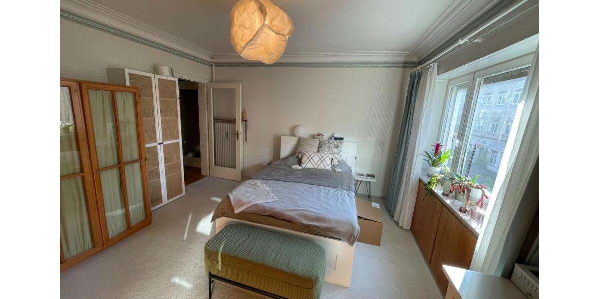 Charmante Altbauwohnung in zentraler Lage – mit Balkonen, Garage 2 zimmer