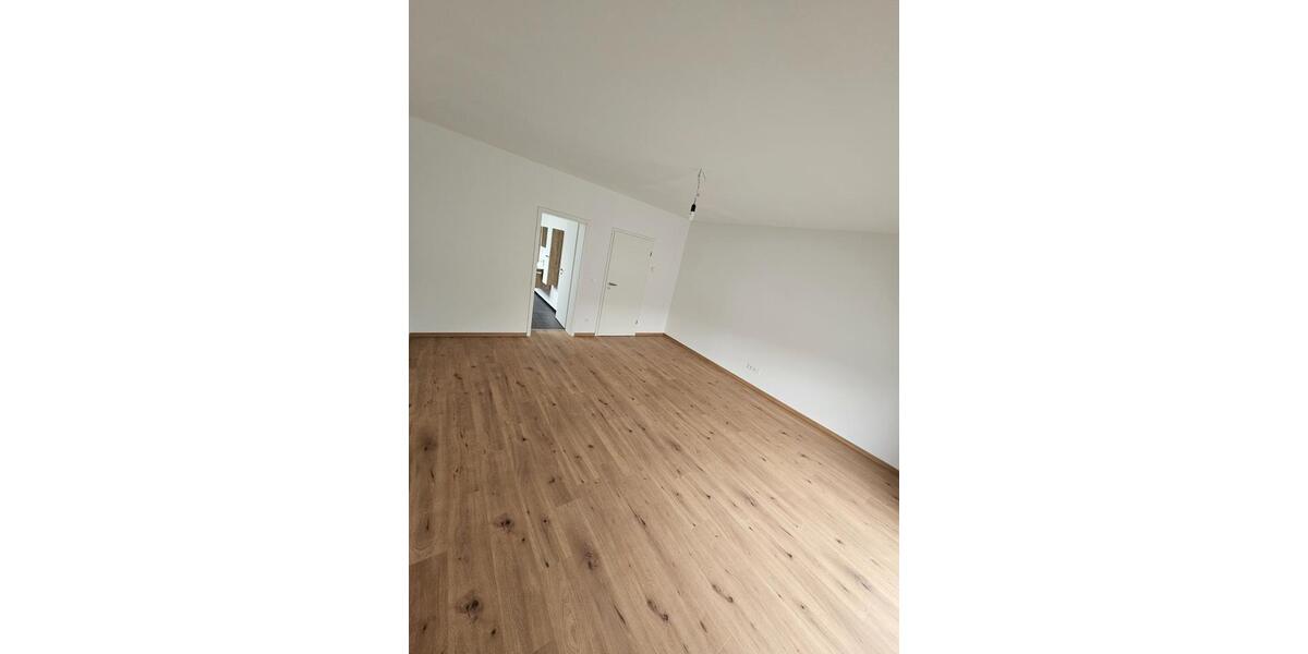 Lichtdurchflutete OG Wohnung Bezugsfertig Erstbezug 3 zimmer
