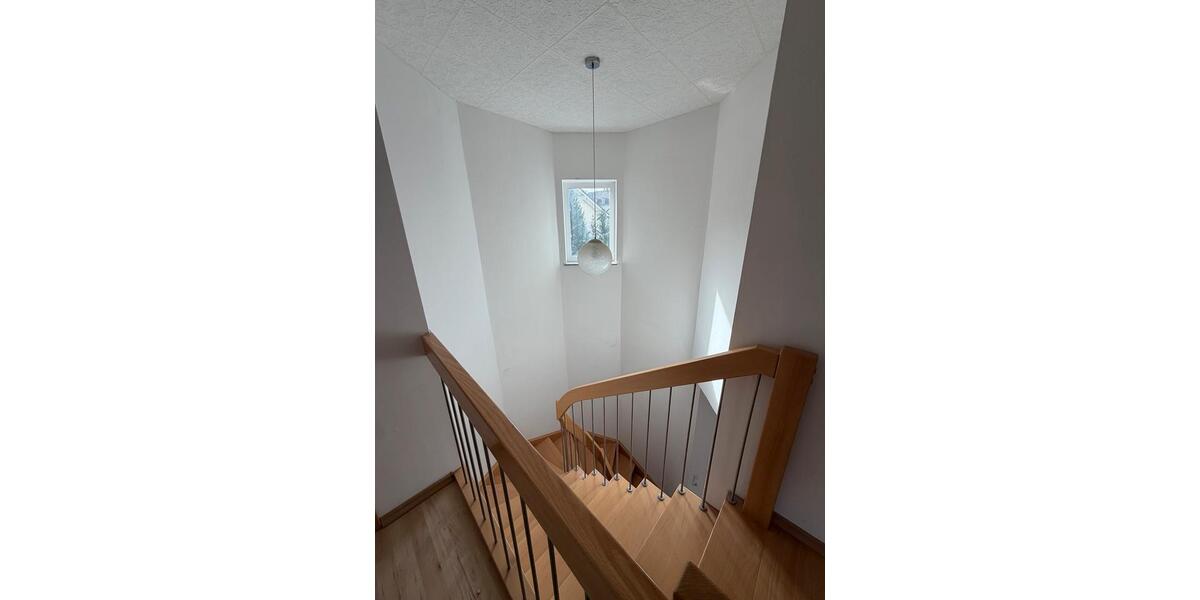 Etagenwohnung Gladenbach - 4 Zimmer, 135 m&sup2;, 1.300&euro; | Angebot:25784291