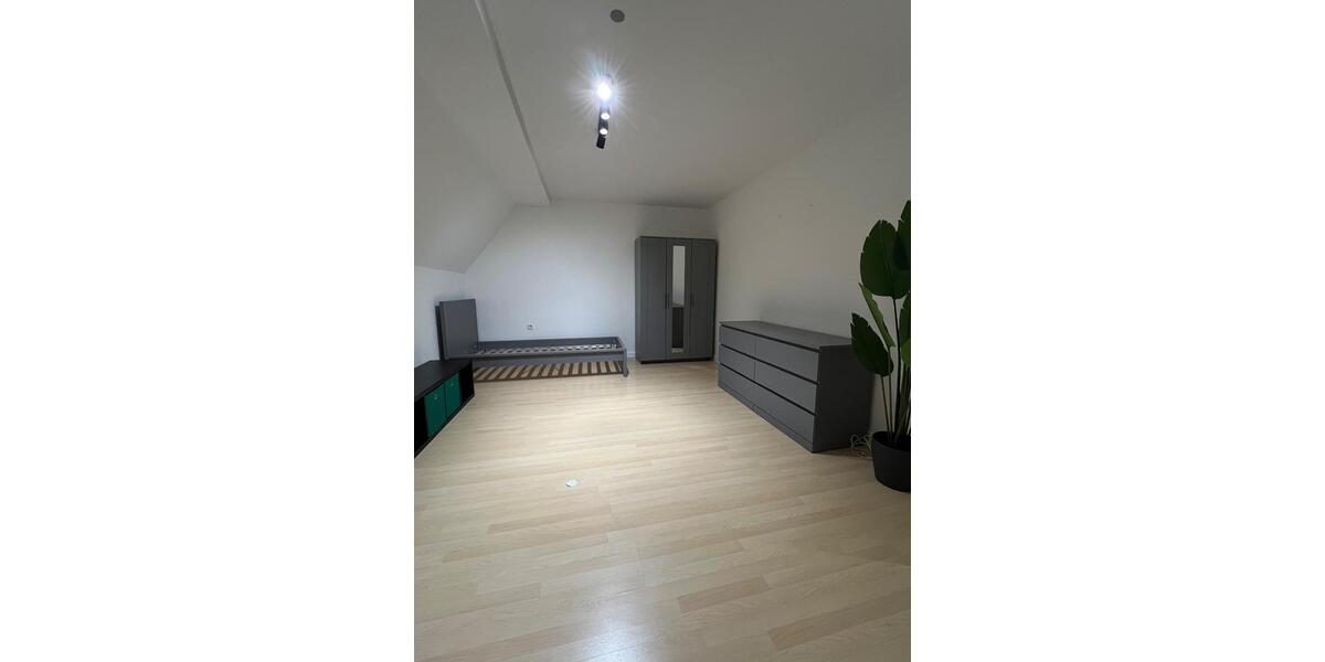 Etagenwohnung Augsburg Innenstadt - 3 Zimmer, 14 m&sup2;, 495&euro; | Angebot:24997175