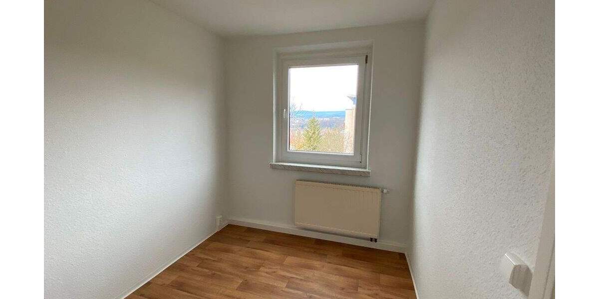 Etagenwohnung Suhl Neundorf - 4 Zimmer, 64 m&sup2;, 400&euro; | Angebot:25748937