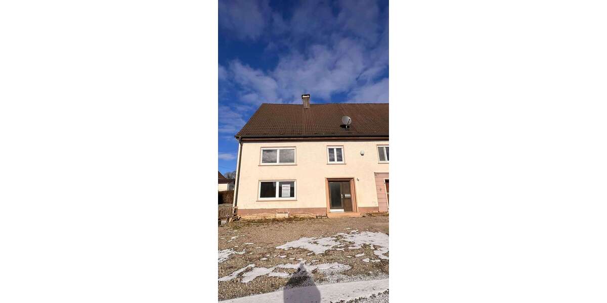 Haus zum Mieten in Laupheim 980 € 168.3 m² 7 zimmer