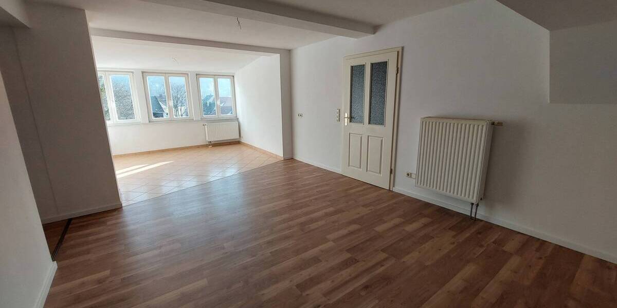Etagenwohnung Roßwein - 3 Zimmer, 65 m&sup2;, 325&euro; | Angebot:25686207