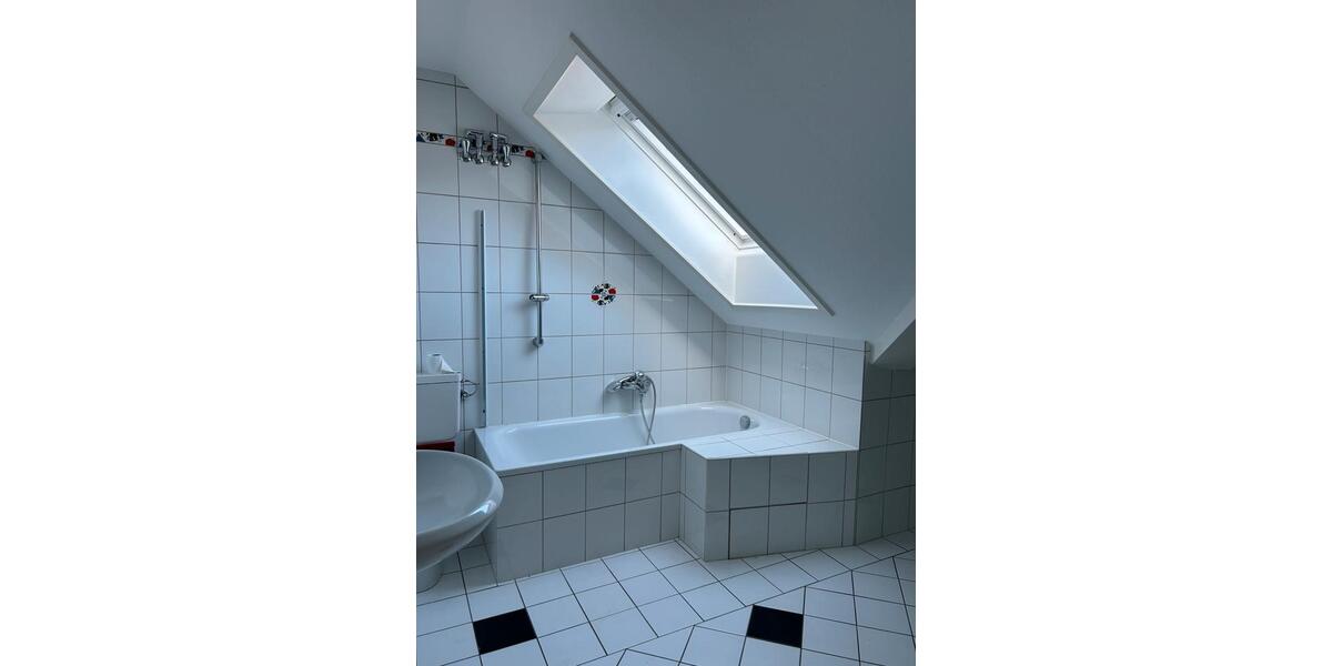 Dachgeschoßwohnung Lahr (Schwarzwald) - 3 Zimmer, 95 m&sup2;, 870&euro; | Angebot:26458269