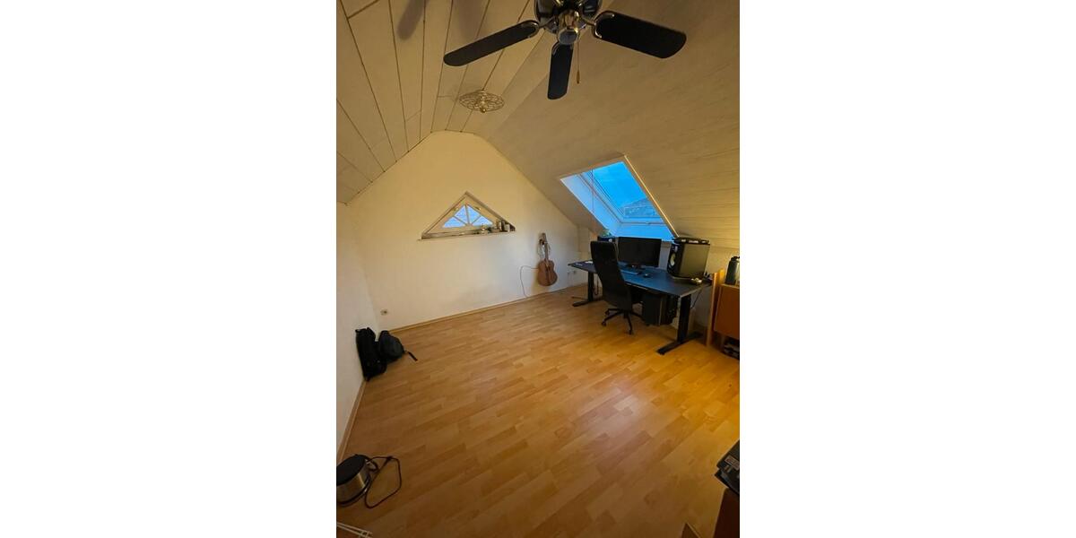 Zwei Zimmer in 2er WG Würzburg Höchberg Balkon DG 2 zimmer