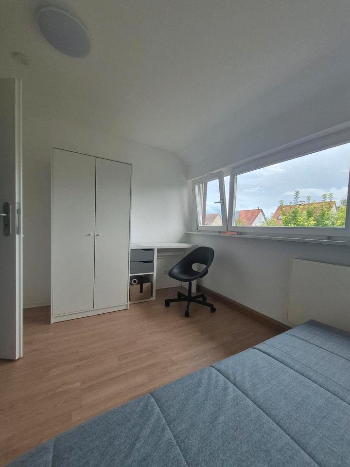 WG Zimmer möbliert und frisch renoviert