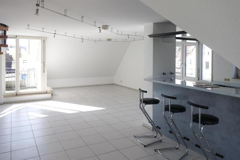 Lichtdurchflutete geräumige 3 Zimmer MaisonetteWohnung in Esslingen (Kreis) am Diakonissengarten