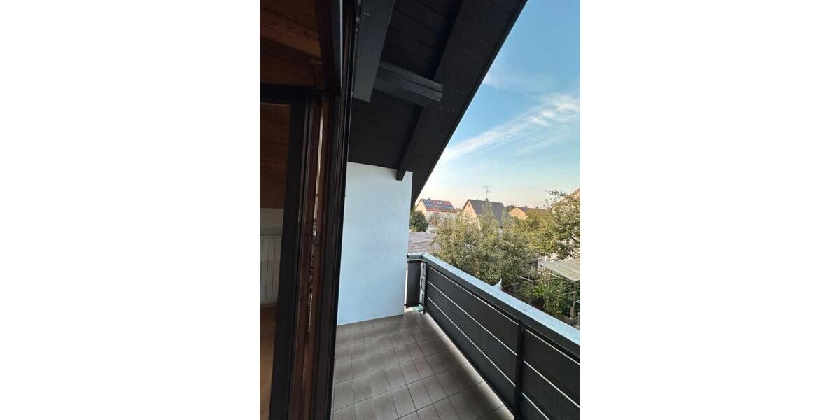 Dachgeschoßwohnung Neuburg an der Donau - 4 Zimmer, 100 m&sup2;, 1.200&euro; | Angebot:26075467