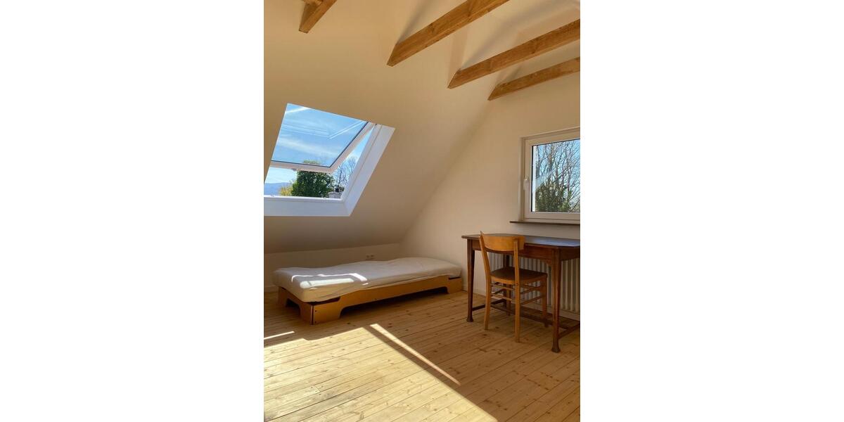 Dachgeschoßwohnung Freiburg im Breisgau Ebnet - 3 Zimmer, 50 m&sup2;, 1.200&euro; | Angebot:26440315
