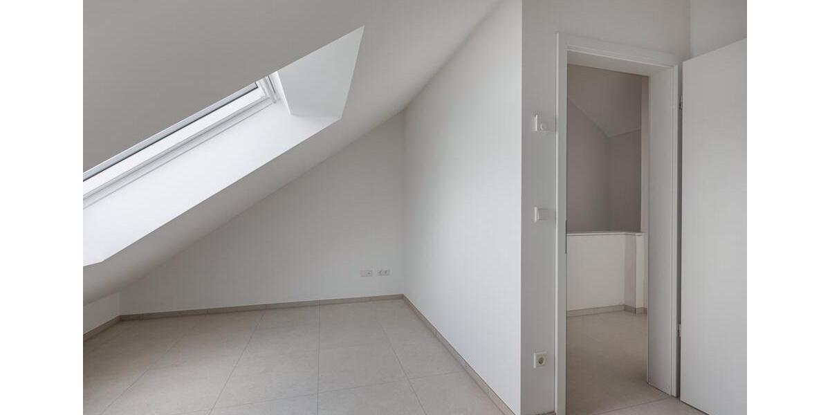 Reihenhaus Langenfeld (Rheinland) - 4.5 Zimmer, 110 m&sup2;, 1.590&euro; | Angebot:25228388