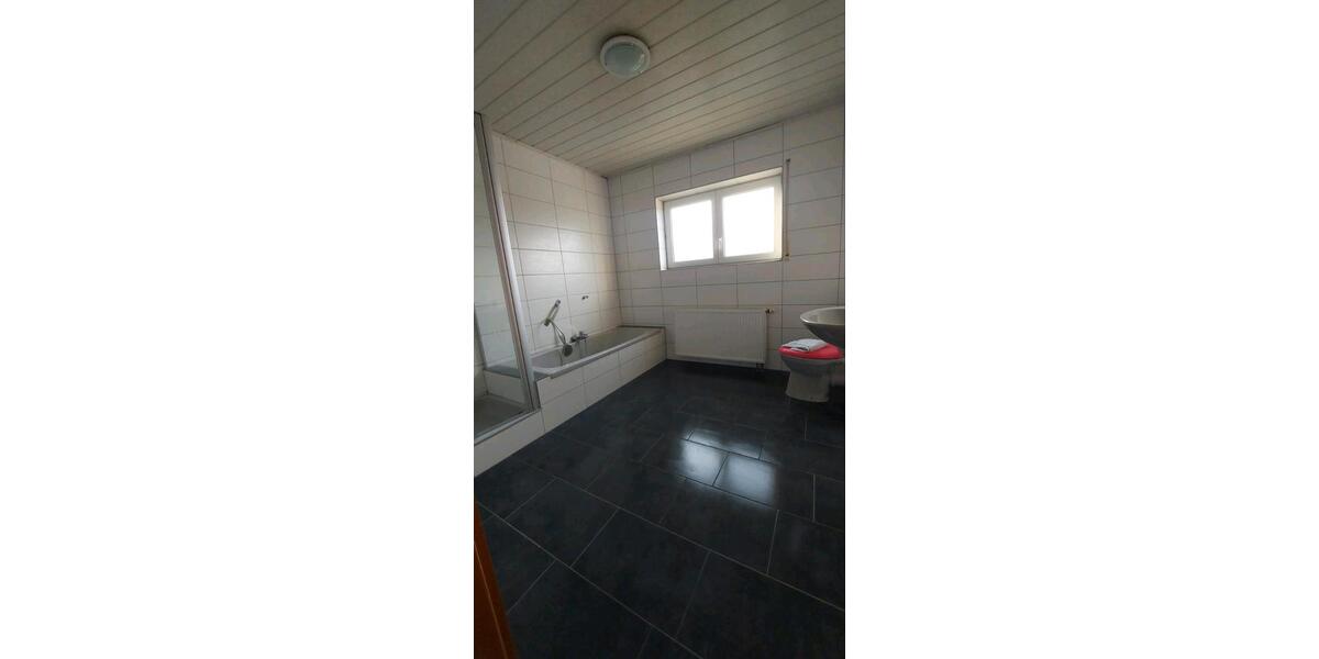 Erdgeschoßwohnung Stadtallendorf - 4 Zimmer, 120 m&sup2;, 900&euro; | Angebot:26704602