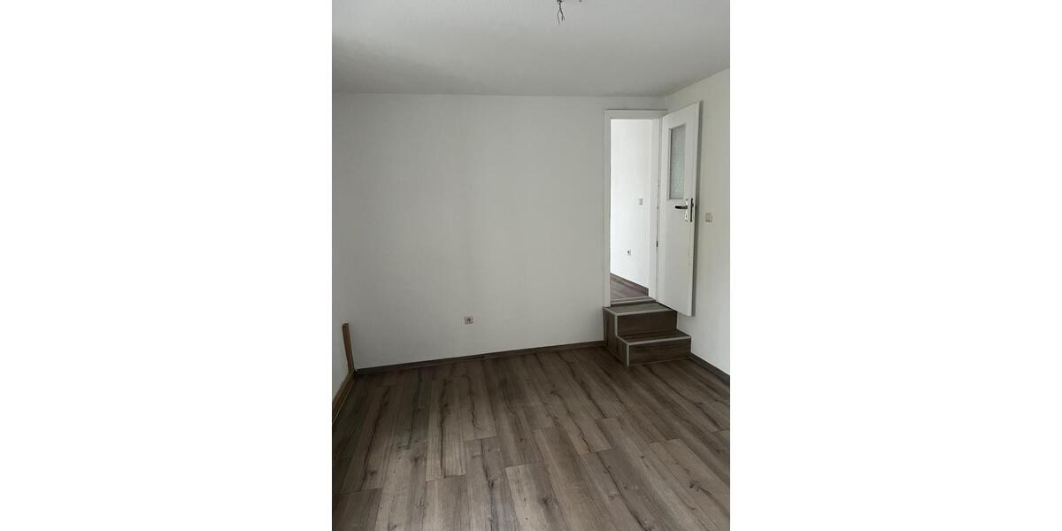 Etagenwohnung Eisenberg - 4 Zimmer, 88 m&sup2;, 790&euro; | Angebot:25884130