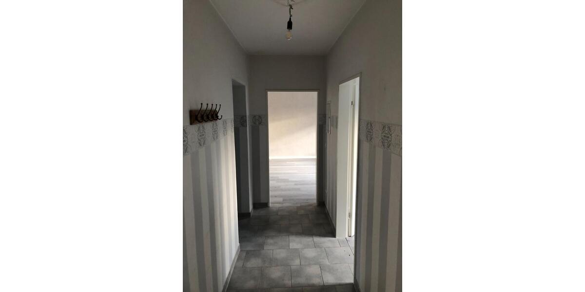 70 qm Wohnung mit Balkon, renoviert zu vermieten 6 zimmer