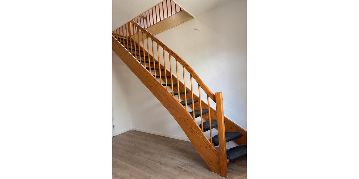 Dachgeschoßwohnung Glauchau - 3 Zimmer, 80 m&sup2;, 562&euro; | Angebot:26614613