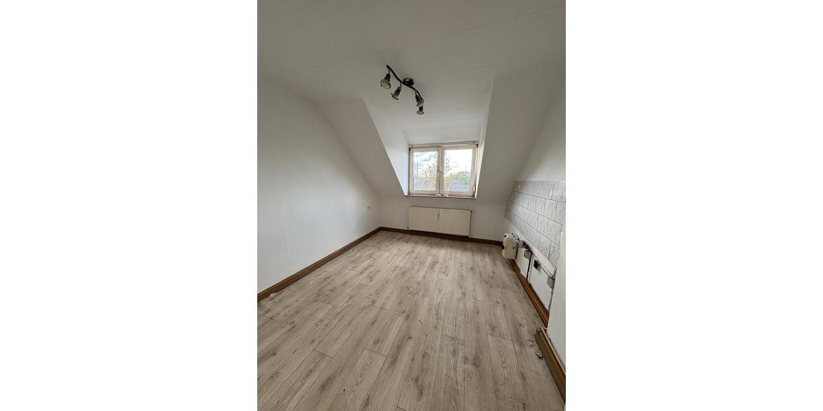 Dachgeschoßwohnung Ensdorf - 3 Zimmer, 77 m&sup2;, 580&euro; | Angebot:26234422