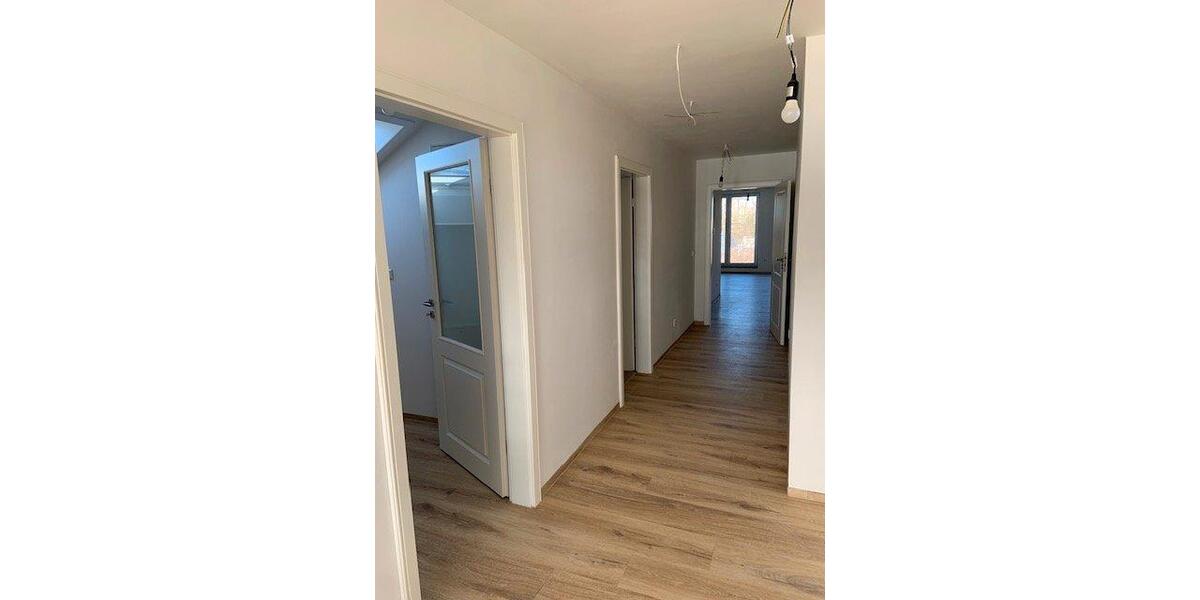 Maisonettenwohnung Burg Stargard - 3 Zimmer, 150 m&sup2;, 1.500&euro; | Angebot:26337189