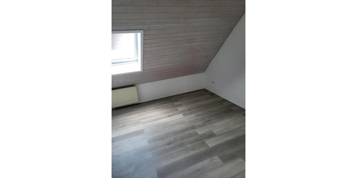 Dachgeschoßwohnung Gaildorf - 4.5 Zimmer, 90 m&sup2;, 850&euro; | Angebot:23876996
