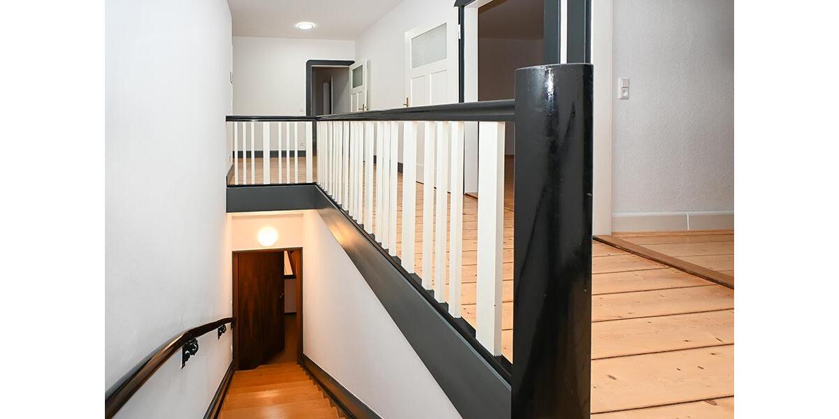 Einfamilienhaus Hildesheim - 11 Zimmer, 360 m&sup2;, 2.500&euro; | Angebot:25415382