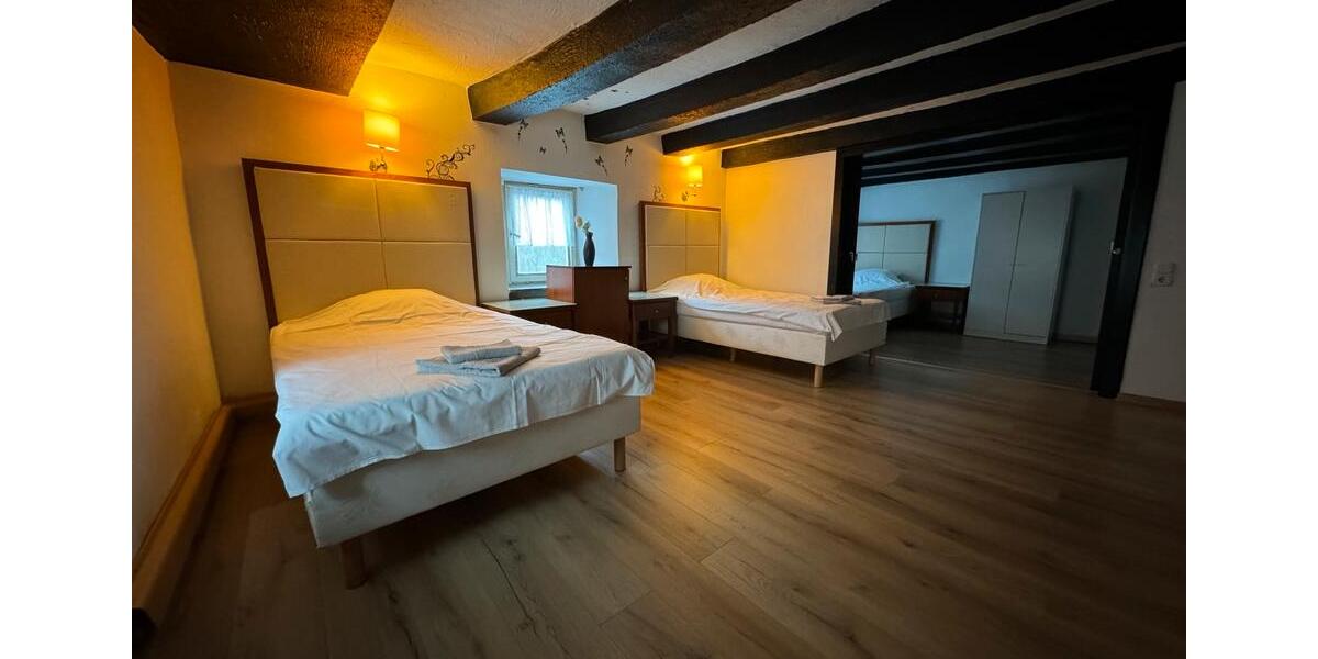 Wohnen auf Zeit Werdohl - 8 Zimmer, 190 m&sup2;, 10&euro; | Angebot:26127806
