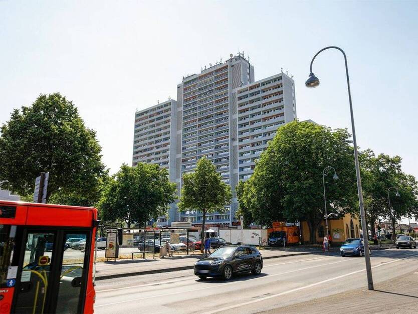 Herrliche Aussichten!! 1-Zimmer-Apartment + Balkon, modernes Duschbad, separierte Küche + Aufzug