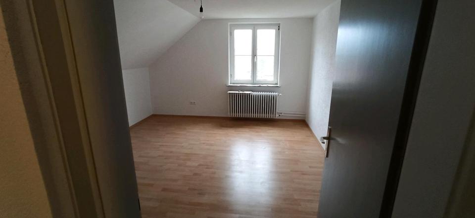 Dachgeschoßwohnung Blumberg - 3 Zimmer, 72 m&sup2;, 700&euro; | Angebot:24372499