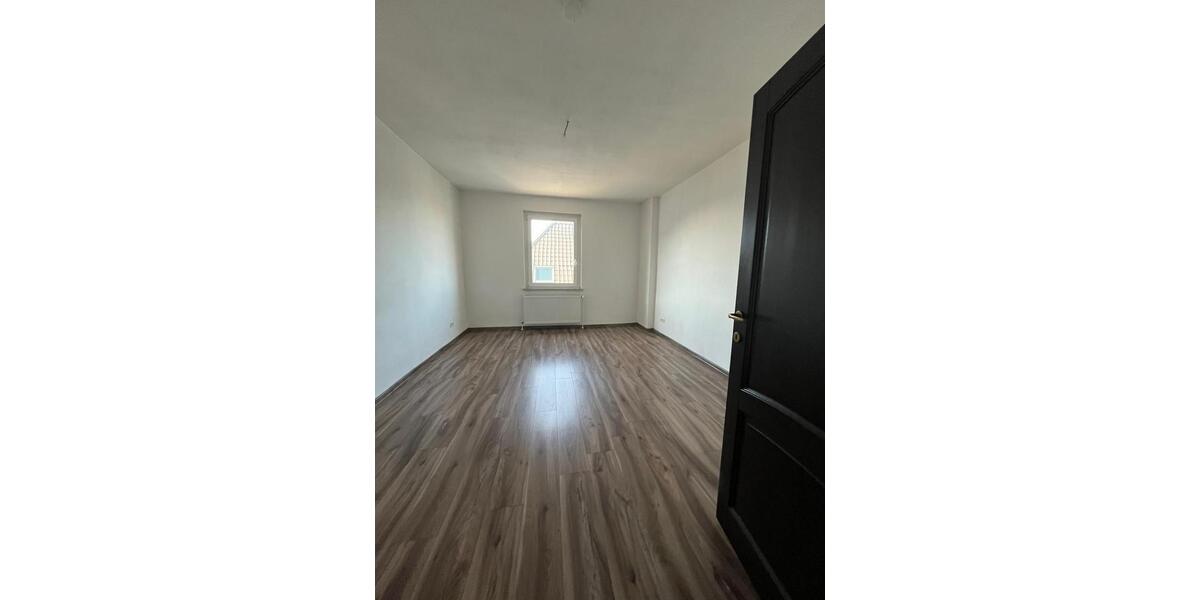 Etagenwohnung Leuna - 2 Zimmer, 72 m&sup2;, 500&euro; | Angebot:26477929